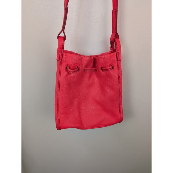 Fossil Purse Neon Pink Leather Bucket Bag Crossbody 9x9" Salmon Drawstring - Picture 3 of 8